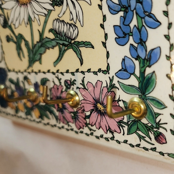 Santa Barbara Ceramic Key Rack with Flowers - Picture 2 of 5